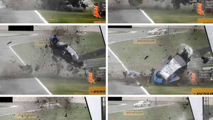 Glücklicherweise konnte der Fahrer unverletzt aus dem Wrack aussteigen. 