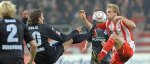 Mit hohem Bein aber ohne Glück: Duisburg schafft es nicht auf den zweiten Platz.