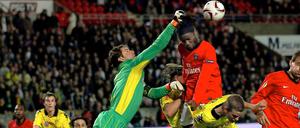 Weidenfeller verhindert einen Rückstand der Dortmunder.