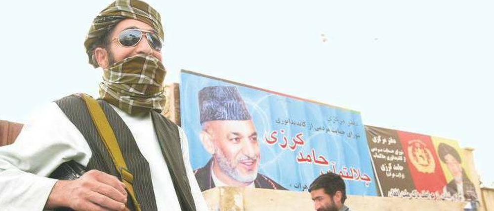 Unter Aufsicht. Ein Wachmann eines privaten Sicherheitsdienstes steht vor einem Haus in der afghanischen Hauptstadt. 