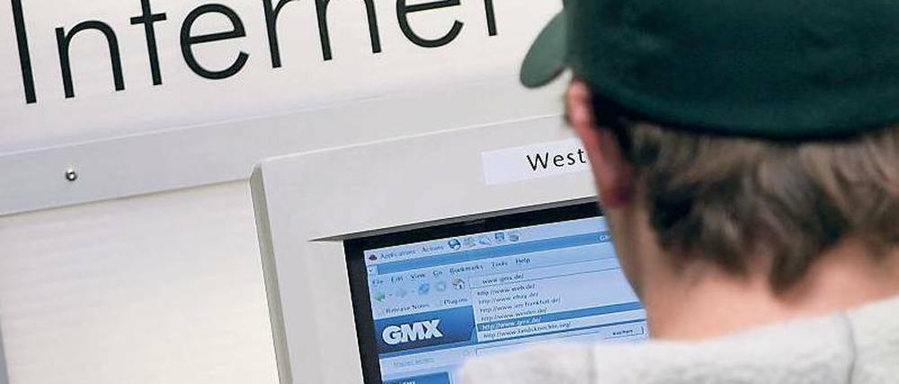 „Ermittlungsverfahren gegen Sie“. Unter dem Namen eines deutschen Anwalts versuchten Gauner mit gefakten Droh-Mails viel Geld zu machen. Millionen Internet-Nutzer fragen sich: Kann meine E–Mail, kann meine Internet-Adresse auch gekapert werden? Foto: dpa