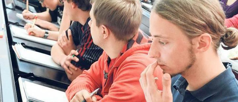 Drangvolle Enge. Ostdeutsche Unis melden allerdings noch freie Masterplätze.