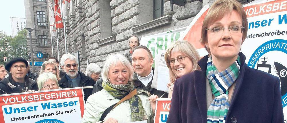 Bürgerbewegung. Die Initiative „Berliner Wassertisch“ hat aller Voraussicht nach weit mehr als die etwa 170 000 notwendigen Unterschriften gesammelt. Damit ist das Volksbegehren zur Offenlegung der Privatisierungsverträge erfolgreich. 