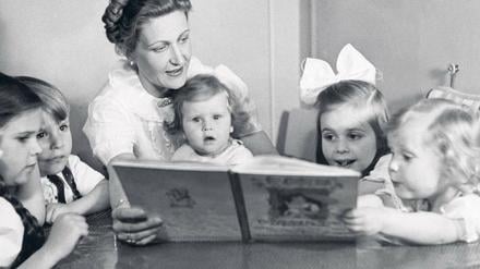 Familienidyll. Magda Goebbels 1938 mit Helga, Hellmuth, Hedda, Hilde und Holde, die sie sieben Jahre später vergiftete.