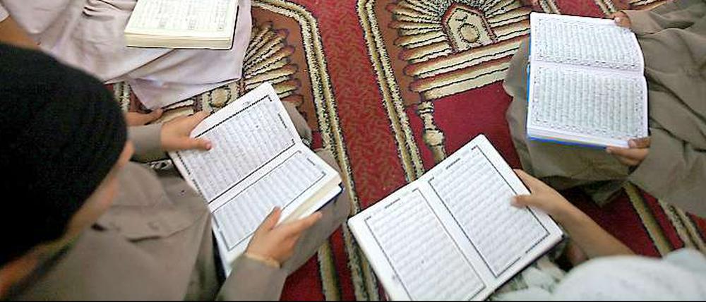 Gehört der Islam zu Deutschland? Wulffs These bleibt umstritten.