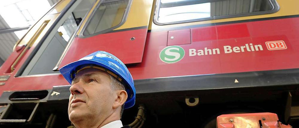 Berlins Regierender Bürgermeister Klaus Wowereit besucht im Stadtbezirk Treptow-Köpenick das S-Bahn-Werk Grünau. 