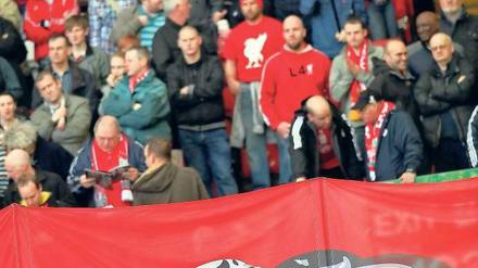Altlasten. Liverpools Fans beklagen die Ausplünderung ihres Klubs durch die alte Führung. Die neue hat’s nicht leichter. 