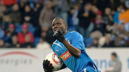 Der Hoffenheimer Demba Ba freut sich über seinen Ausgleichstreffer.