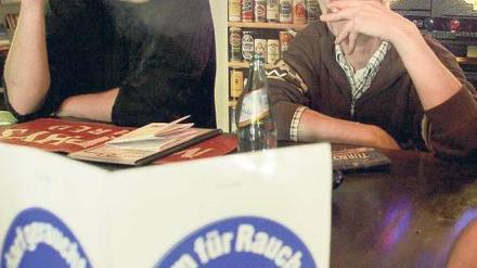 Kulturkampf. Protest gegen Rauchverbot in Kneipen. 