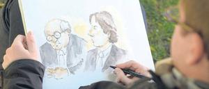 Innerhalb von wenigen Minuten muss sich Gerichtszeichner Yann Ubbelohde oft Angeklagte, Kläger und Zeugen merken. Denn geht es wie im Kachelmann-Prozess um intime Details, muss er den Saal verlassen und draußen sein Bild vervollständigen. Foto: dpa