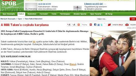 So sieht es "Hürriyet": Die türkischen Spieler sind in Berlin gelandet und wurden stürmisch begrüßt.