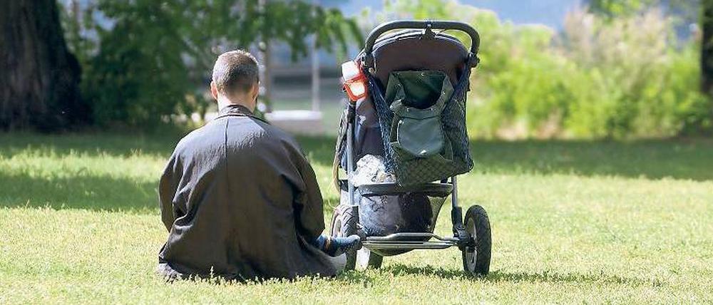 Hol’ schon mal den Wagen. Männer entdecken eine neue, emanzipiertere Vaterrolle.