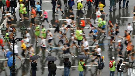 Der Berlin-Marathon lockt auch in diesem Jahr wieder Zehntausende Laufbegeisterte auf die Straße.