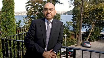 Auf der anderen Seite. Sich ganz von Deutschland verabschieden, das will Ozan Ceyhun nicht.