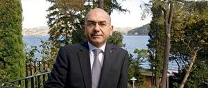 Auf der anderen Seite. Sich ganz von Deutschland verabschieden, das will Ozan Ceyhun nicht.