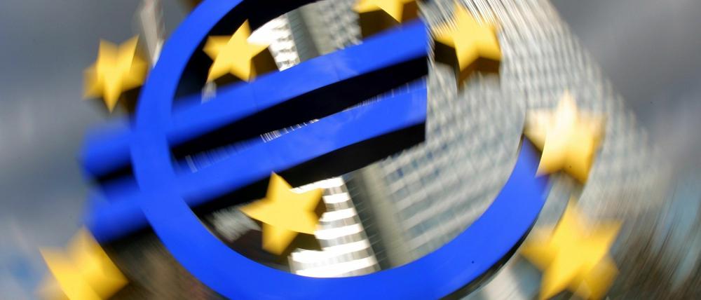 Grundsätzlich müssen nach den neuen Regeln zu hoch verschuldete EU-Staaten im Schnitt jährlich ein Mindestmaß beim Abbau der Defizite und Schuldenstände einhalten.