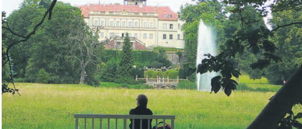 Landschaftspark Wiesenburg. Im Schloss kann man inzwischen hochwertige Wohnungen kaufen. Manche sind noch frei.