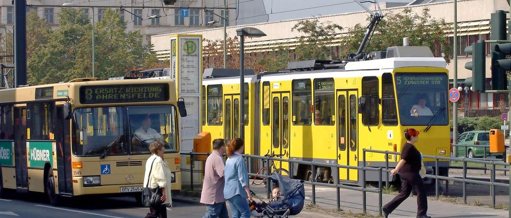 Die Angriffe auf Busfahrer und Busse werden immer brutaler.