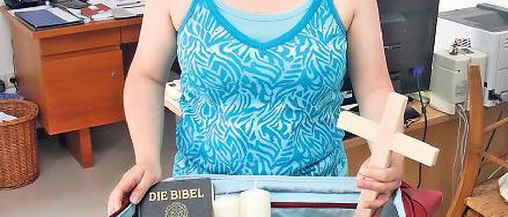 Auf hoher See (und vor Gericht natürlich) liegen die Geschicke des Menschen bekanntlich in Gottes Hand. Auf der „Queen Mary 2“ fungiert allerdings oft auch der Kapitän als verlängerter Arm des Allmächtigen – und hält die Sonntagspredigt. Foto: AFP