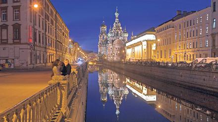 St. Petersburg, die Stadt an der Newa, ist oft Wende- und immer Höhepunkt einer Schiffsreise durch die Ostsee. Foto: Mauritius images