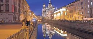 St. Petersburg, die Stadt an der Newa, ist oft Wende- und immer Höhepunkt einer Schiffsreise durch die Ostsee. Foto: Mauritius images