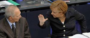 Generaldebatte im Bundestag. Kanzlerin und Finanzminister sehen sich mit heftige Vorwürfen konfrontiert.