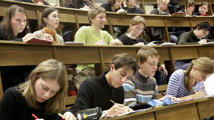 Im Bund-Länder-Streit über die geplante Bafög-Erhöhung haben sich die Fronten verhärtet.