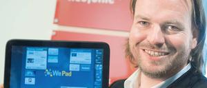 Ein paar Pannen bei der Präsentation des WePads im März – das wegen der Namensähnlichkeit zum iPad nun WeTab heißt – haben Helmut Hoffer von Ankershoffen das Leben erschwert. Aber das ist vorbei: Nächste Woche soll die Auslieferung beginnen. Foto: dpa