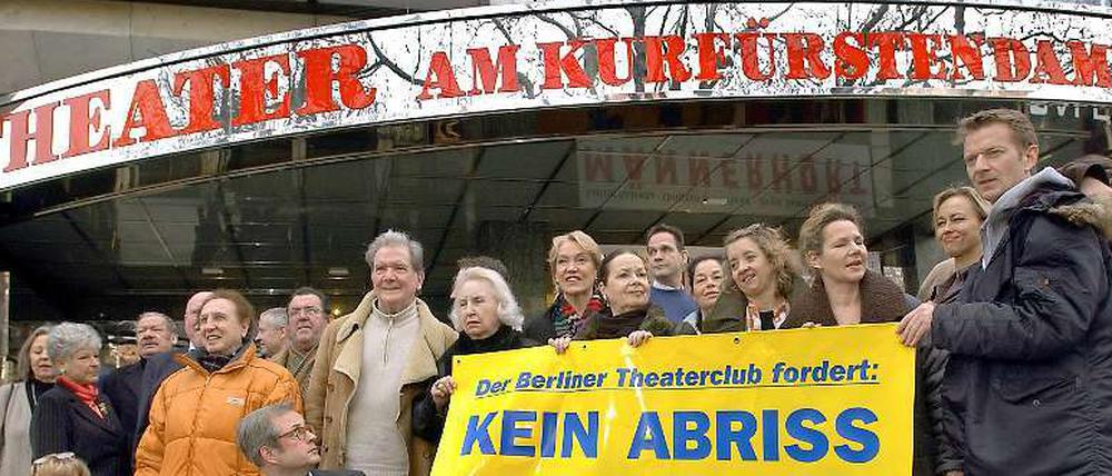Hartnäckiger Widerstand gegen die Schließung der Ku'damm-Bühnen: Bereits 2006 posierte das Ensemble des Theaters am Kurfürstendamm gegen den Abriss.