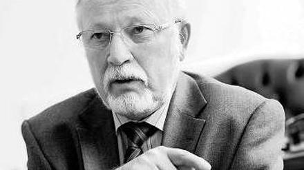 Der Autor war der letzte Ministerpräsident der DDR. Am kommenden Montag erscheinen seine Erinnerungen: „Ich will, dass meine Kinder nicht mehr lügen müssen. Meine Geschichte der deutschen Einheit“ (Herder Verlag, Freiburg 2010, 329 Seiten, 19,95 Euro).