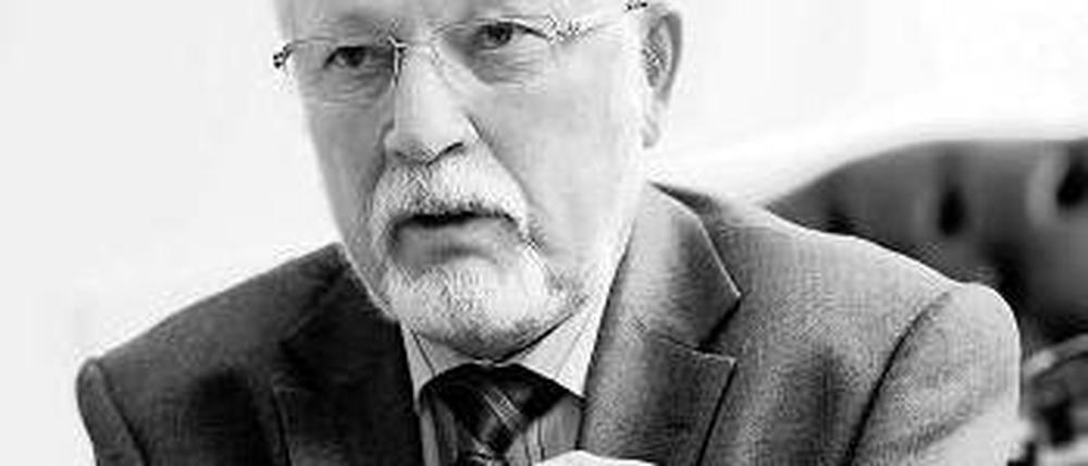 Der Autor war der letzte Ministerpräsident der DDR. Am kommenden Montag erscheinen seine Erinnerungen: „Ich will, dass meine Kinder nicht mehr lügen müssen. Meine Geschichte der deutschen Einheit“ (Herder Verlag, Freiburg 2010, 329 Seiten, 19,95 Euro).