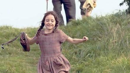 Integration lernen. In Hermine Huntgeburths Film „Teufelsbraten“ (nach Ulla Hahns „Das verborgene Wort“) kann Hildegard (Nina Siebertz) in den 50er Jahren mit Hilfe ihrer Lehrer einer bildungsfeindlichen Familie entfliehen.