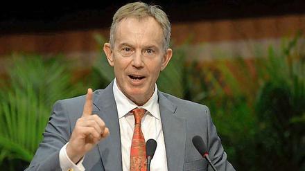 Kriegsgegner in Dublin bewarfen Tony Blair mit Eiern.