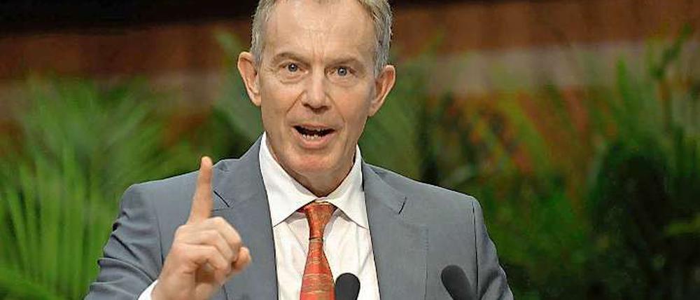 Kriegsgegner in Dublin bewarfen Tony Blair mit Eiern.