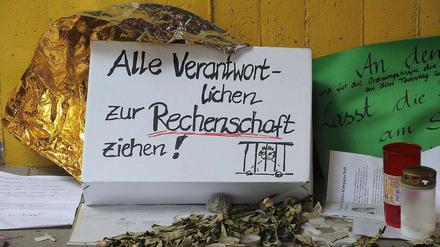 Trauer um die Loveparade-Opfer in Duisburg.