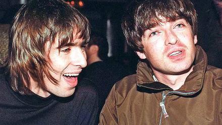 Bessere Frisuren. Oasis – hier Sänger Liam und Gitarrist Noel Gallagher 1996 – standen stets zu ihrer proletarischen Herkunft. Foto: dpa
