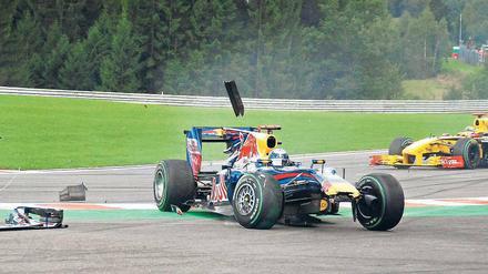Die etwas andere Ehrenrunde. Sebastian Vettel patzte mit seinem Red Bull am Wochenende schon das zweite Mal in Folge.