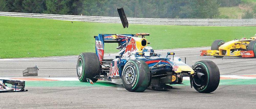 Die etwas andere Ehrenrunde. Sebastian Vettel patzte mit seinem Red Bull am Wochenende schon das zweite Mal in Folge.