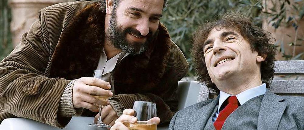 Schicksalsgenossen: Der Schriftsteller Faulque (Jean Dujardin, l) und sein personifizierter Krebs (Albert Dupontel) in Betrand Bliers Film "Le bruit des glacons".