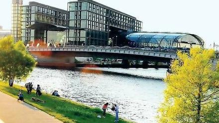 Die Bügelbauten am Hauptbahnhof: Bis zum Frühjahr sollen sie voll belegt sein.