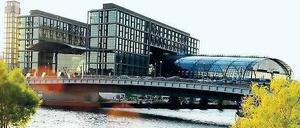 Die Bügelbauten am Hauptbahnhof: Bis zum Frühjahr sollen sie voll belegt sein.