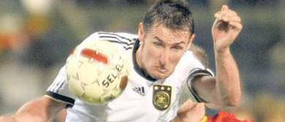 Nur noch 15. Miroslav Klose hat im Nationaltrikot bereits 53 Tore erzielt. Gerd Müller, Deutschlands Meisterstürmer aller Klassen, hat es einst auf 68 gebracht.