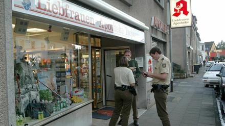 Polizisten hatten den Flüchtigen bei der Verfolgung mehrfach vergeblich aufgefordert, stehenzubleiben und die Waffe niederzulegen.
