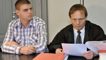 Der 20-Jährige hat einen 17-jährigen Israeli im April geschlagen, getreten und antisemitisch beschimpft.