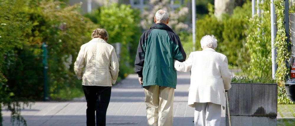 Grund für niedrige Renten ist oft Arbeitslosigkeit. Aber auch der demografische Wandel an sich fällt finanziell schwer ins Gewicht.