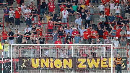 Allein gelassen: Die Fans vom 1. FC Union, die auch ihre zweite Mannschaft unterstützen.