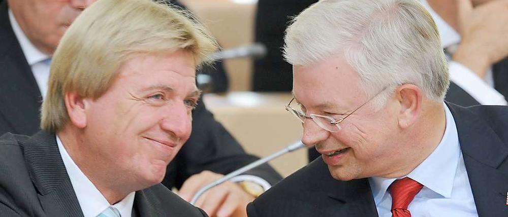Der neue und der alte Ministerpräsident: Volker Bouffier (l.) und Roland Koch.