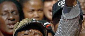 Mitarbeiter des öffentlichen Dienstes demonstrieren in Johannesburg für Lohnerhöhungen.