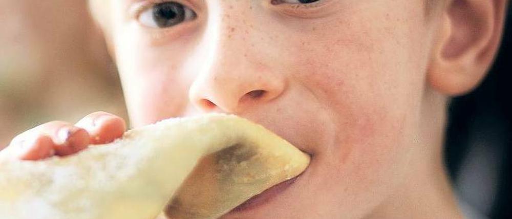 Mit Vorsicht zu genießen. Viele Lebensmittel können Spuren von Nüssen enthalten und sind für Allergiker gefährlicher.