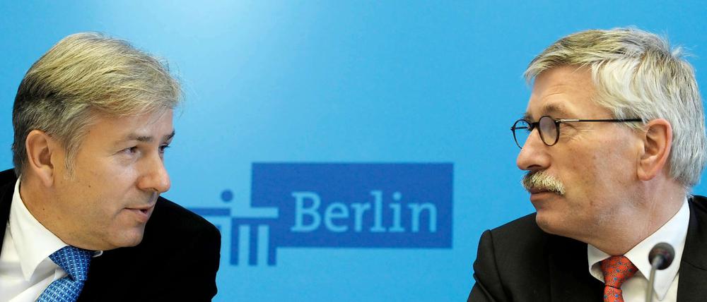 In der von Wowereit (l) geführten rot-roten Landesregierung war Sarrazin von 2002 bis zum Frühjahr 2009 Finanzsenator. Dann wechselte er in den Vorstand der Bundesbank.